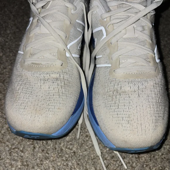 Women's New Balance White and Blue Running Athletic Shoes Size 9.5 - Picture 6 of 7